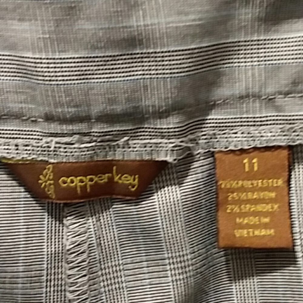 Shorts - Picture 4 of 5